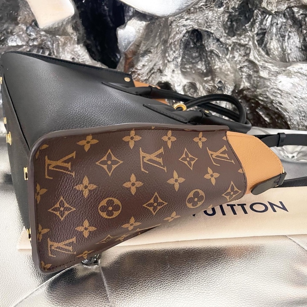 Louis Vuitton Onmyside Shoulder Bag - Picture 4 of 12